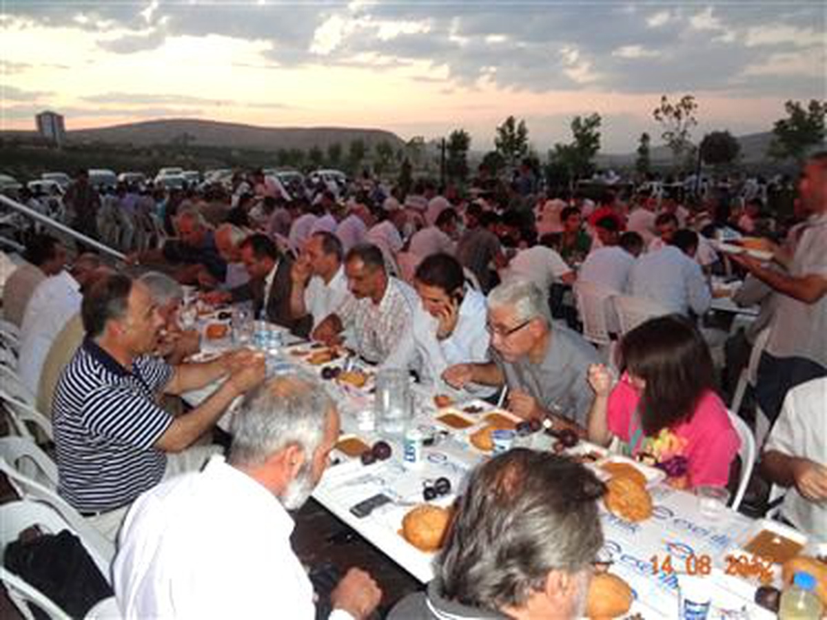 İnönü Üniversitesi Vakfı\'ndan Hasta Yakınlarına İftar
