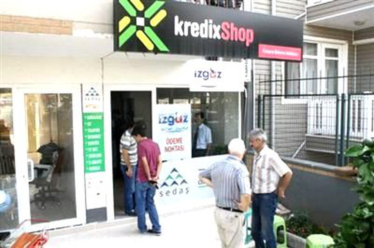 İzmit\'te Fatura Ödeme Noktasında Silahlı Soygun