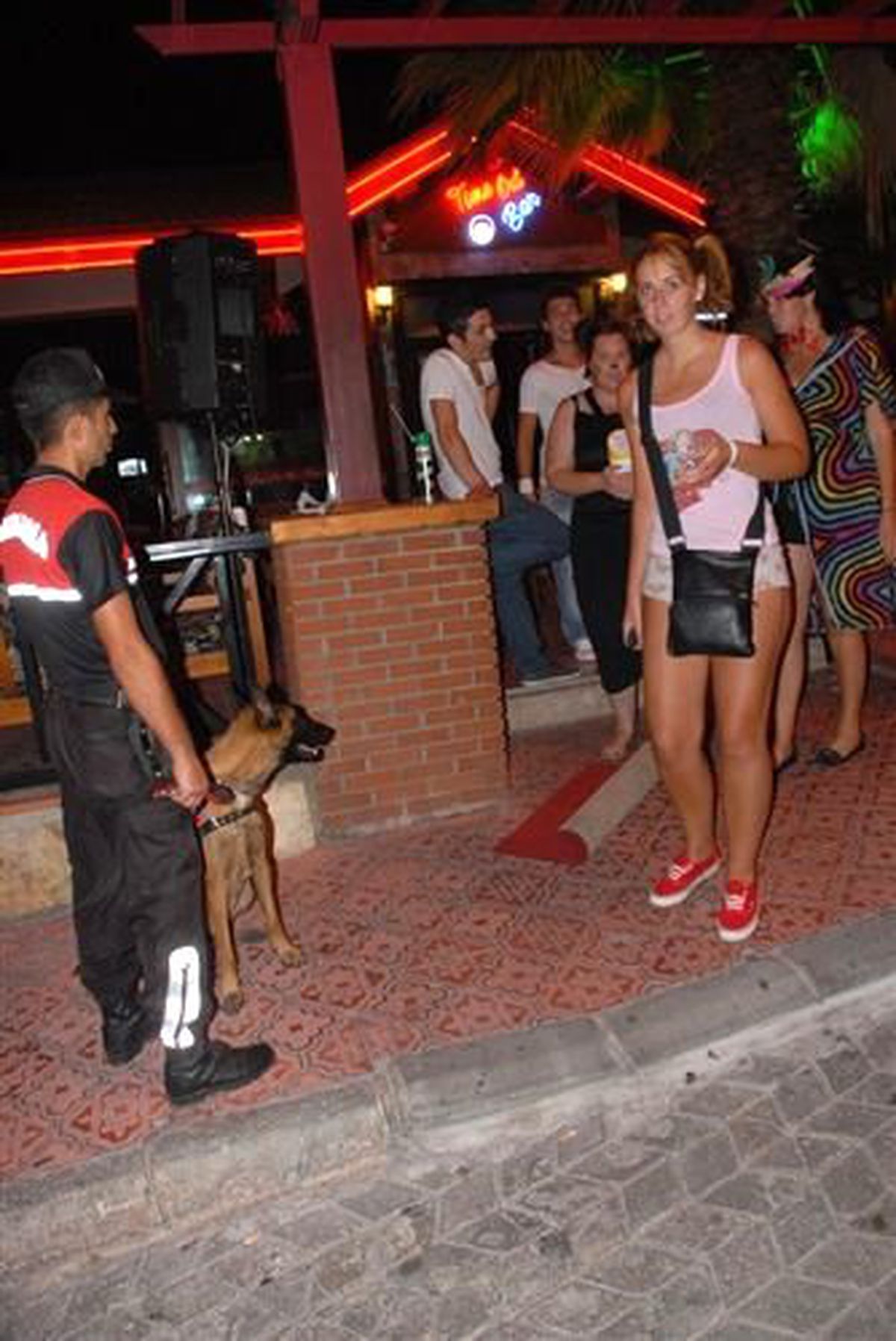 Jandarma Fethiye\'de Kaçak İçki Aradı