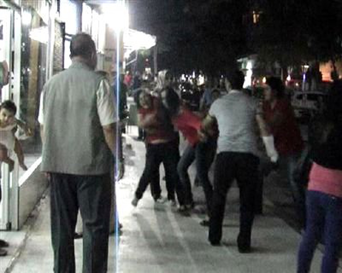 Kadınların Mağazada Başlayan Kavgası Sokağa Taştı