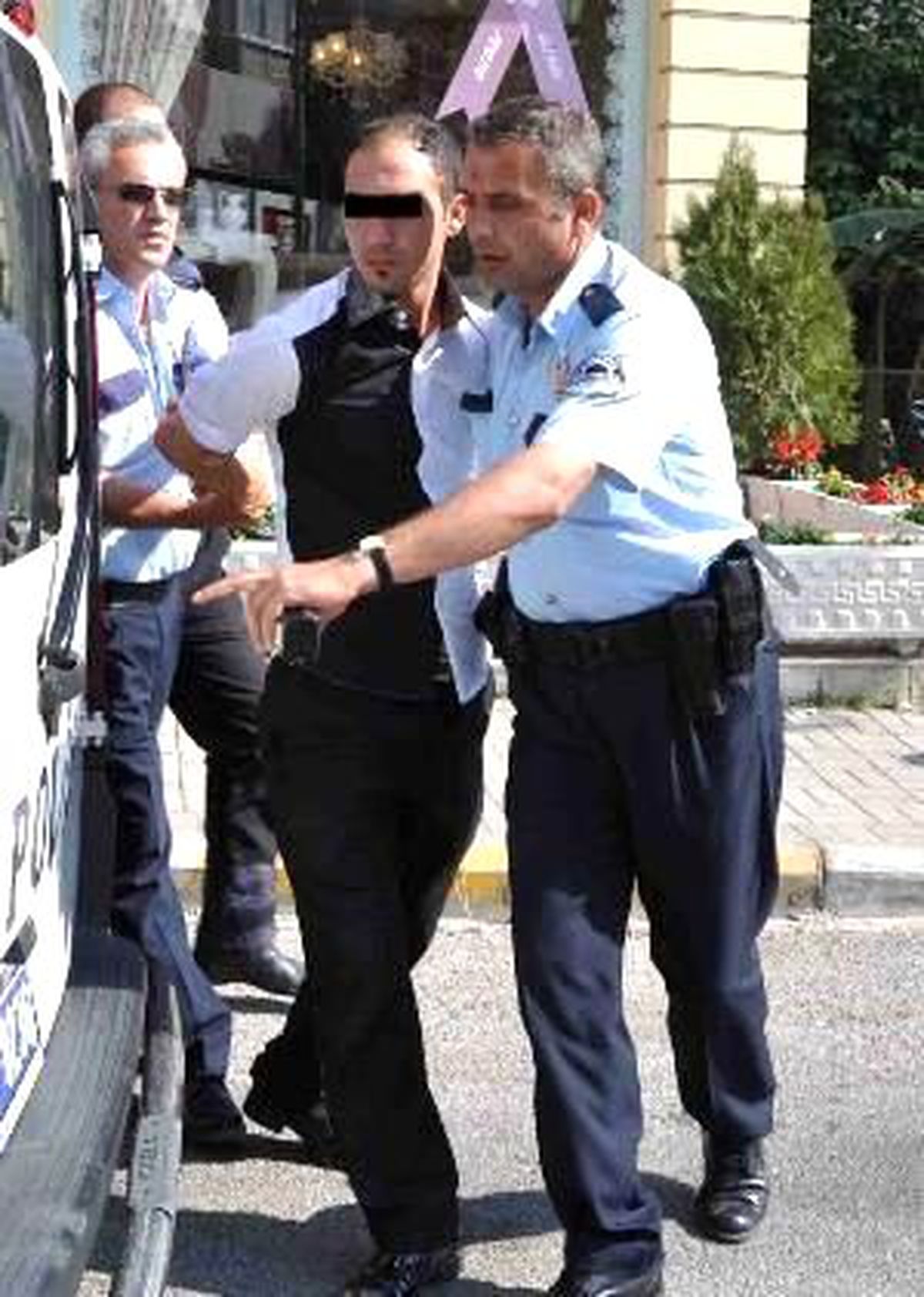 Kadir Gecesinde Annesini Dövdü
