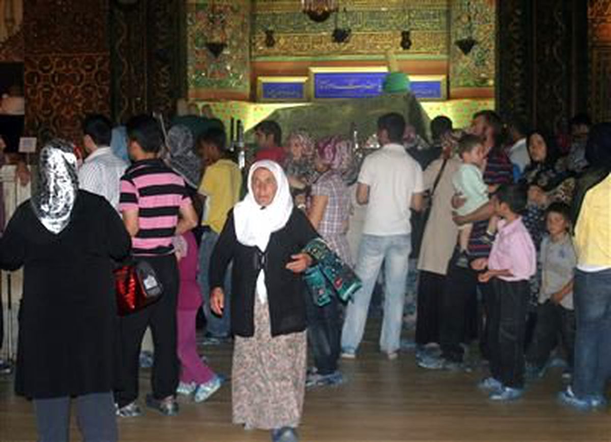 Kadir Gecesinde Mevlana Müzesi ve Camiler Doldu