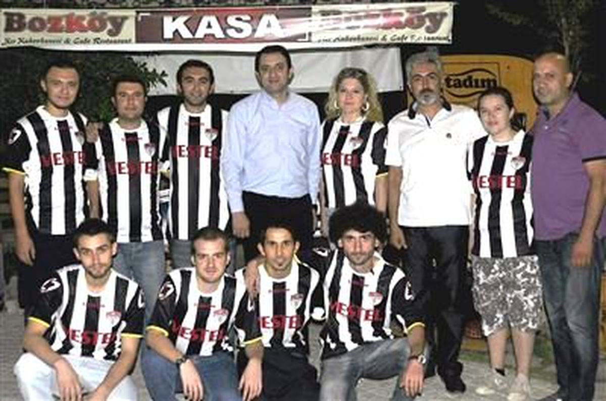 Kafe Personeli Manisaspor Formasıyla Hizmet Veriyor