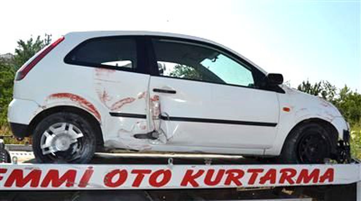 Kayseri\'de Maddi Hasarlı Trafik Kazası