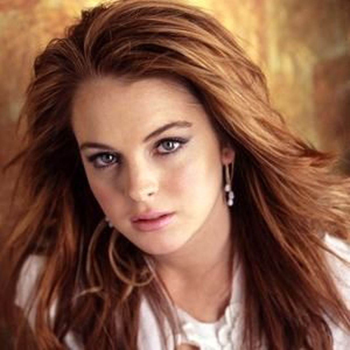 Lindsay Şişmeye Başladı!