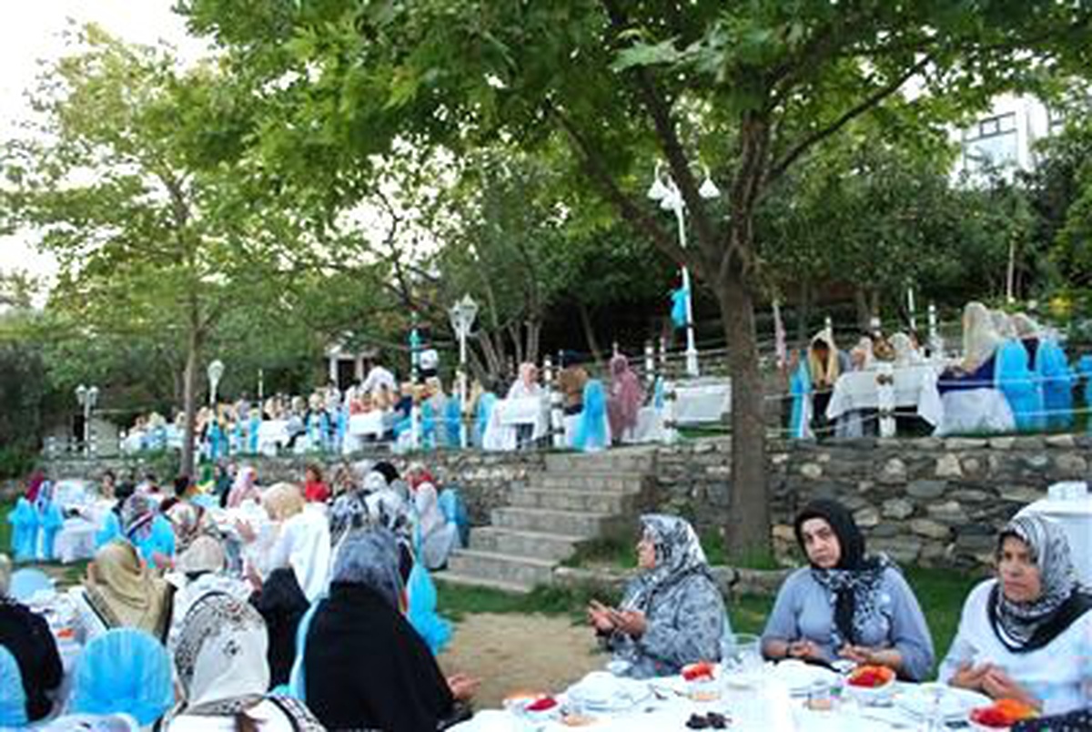 Kur\'an-I Kerim Kursu Öğrencilerinin Hatim Sevinci