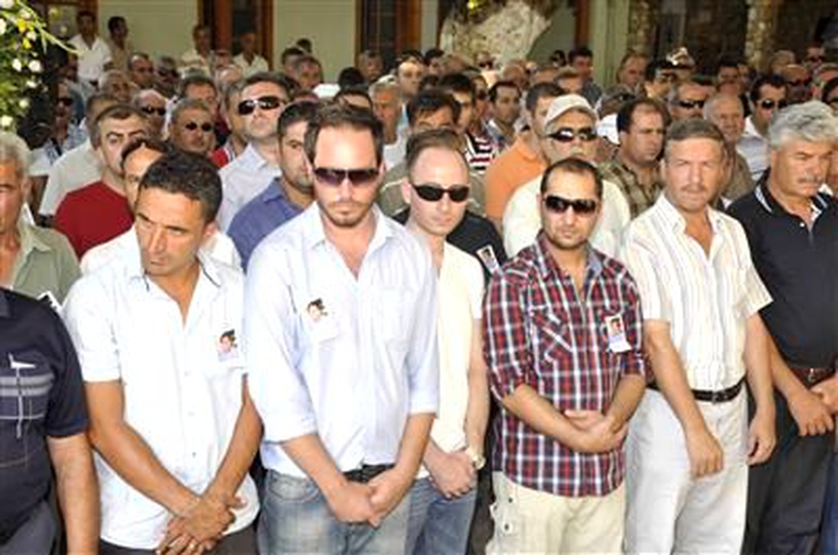 Kuşadası Gençlikspor Eski Başkanı Nuri Koyunsev Toprağa Verildi