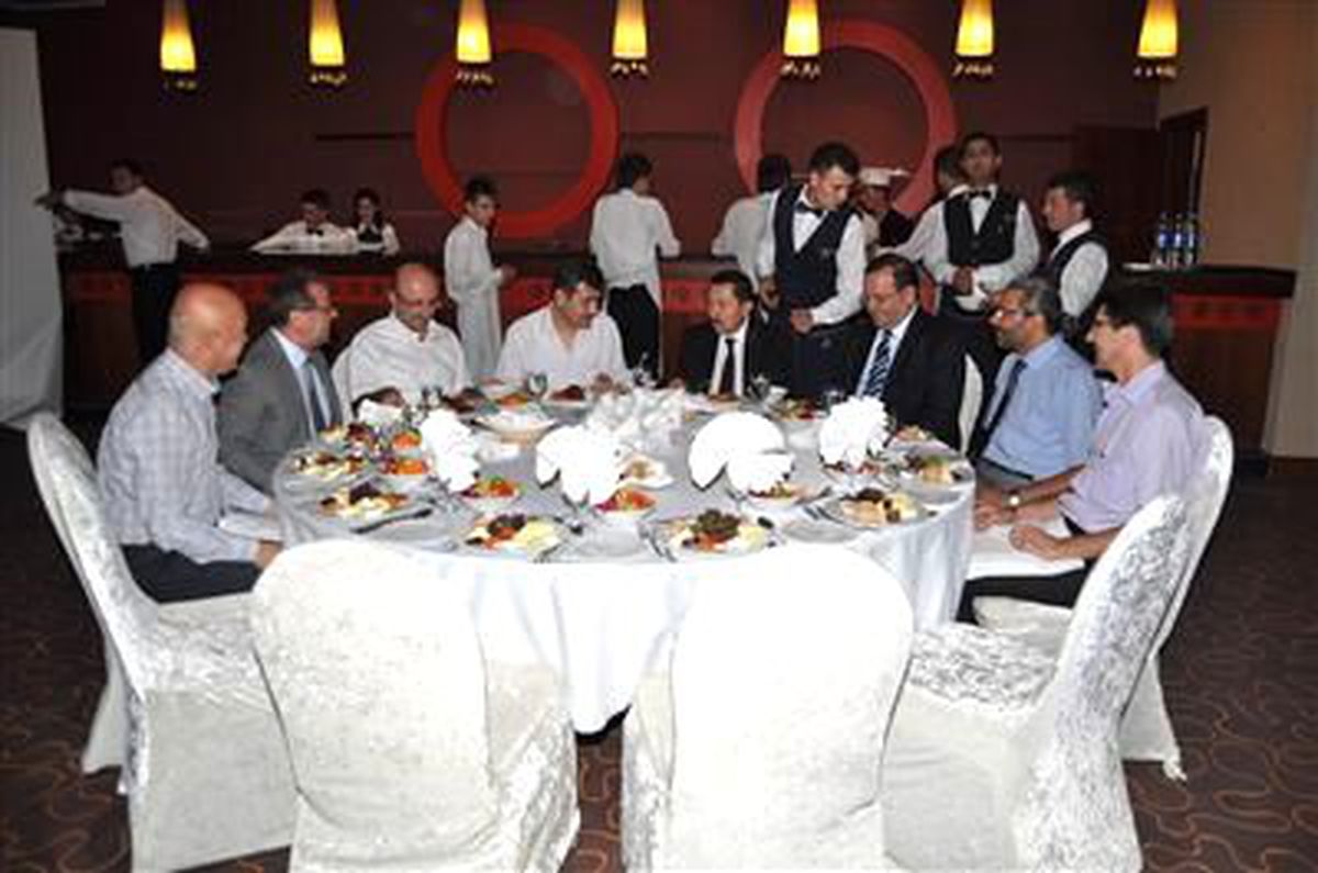 Memur-Sen Üyeleri İftarda Bir Araya Geldi