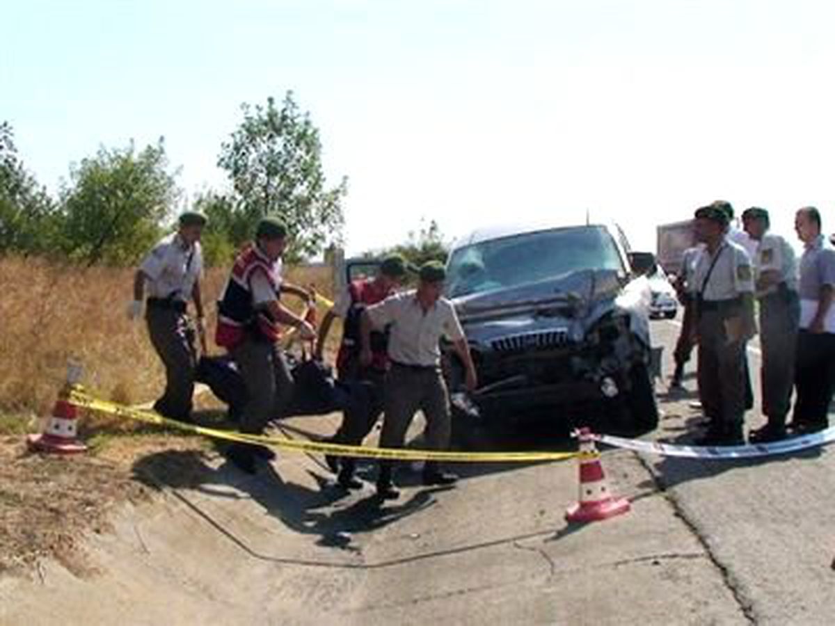 Minibüs Tır\'a Çarptı: 1 Ölü, 1 Yaralı