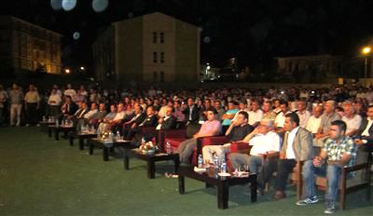 Muradiye\'de Kadir Gecesi Coşkusu