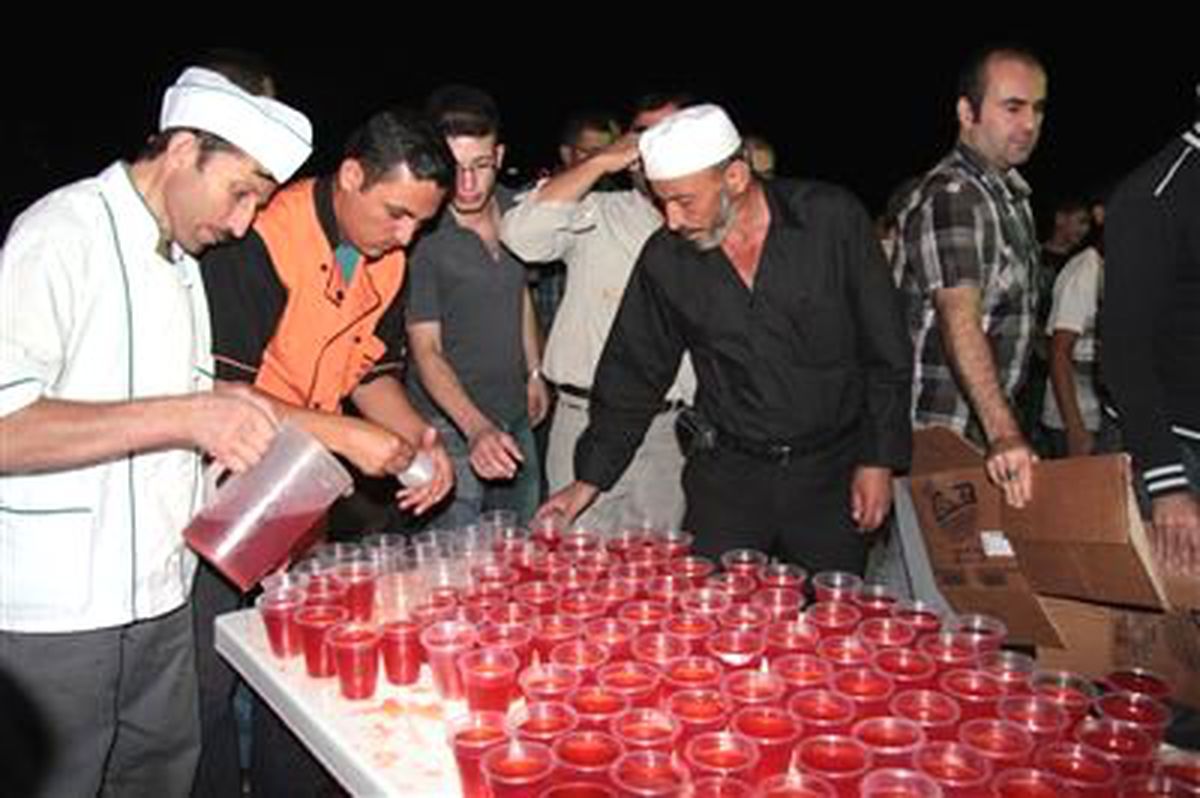 Nevşehir Belediyesi Kadir Gecesinde Şerbet Dağıttı