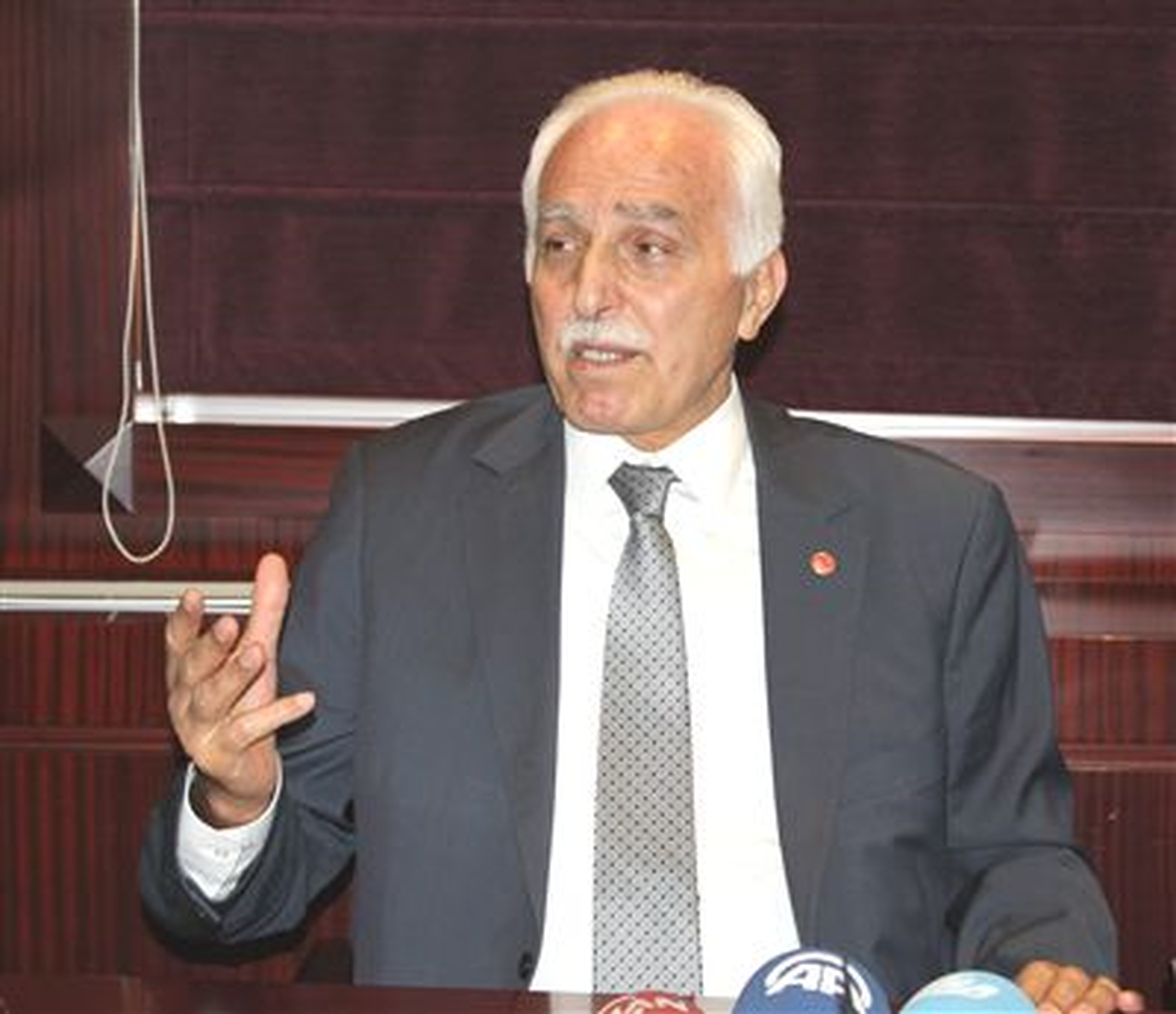 Saadet Partisi Genel Başkanı Mustafa Kamalak."İnşallah Savaşa Meydan Verilmeden Aklıselim Galip...