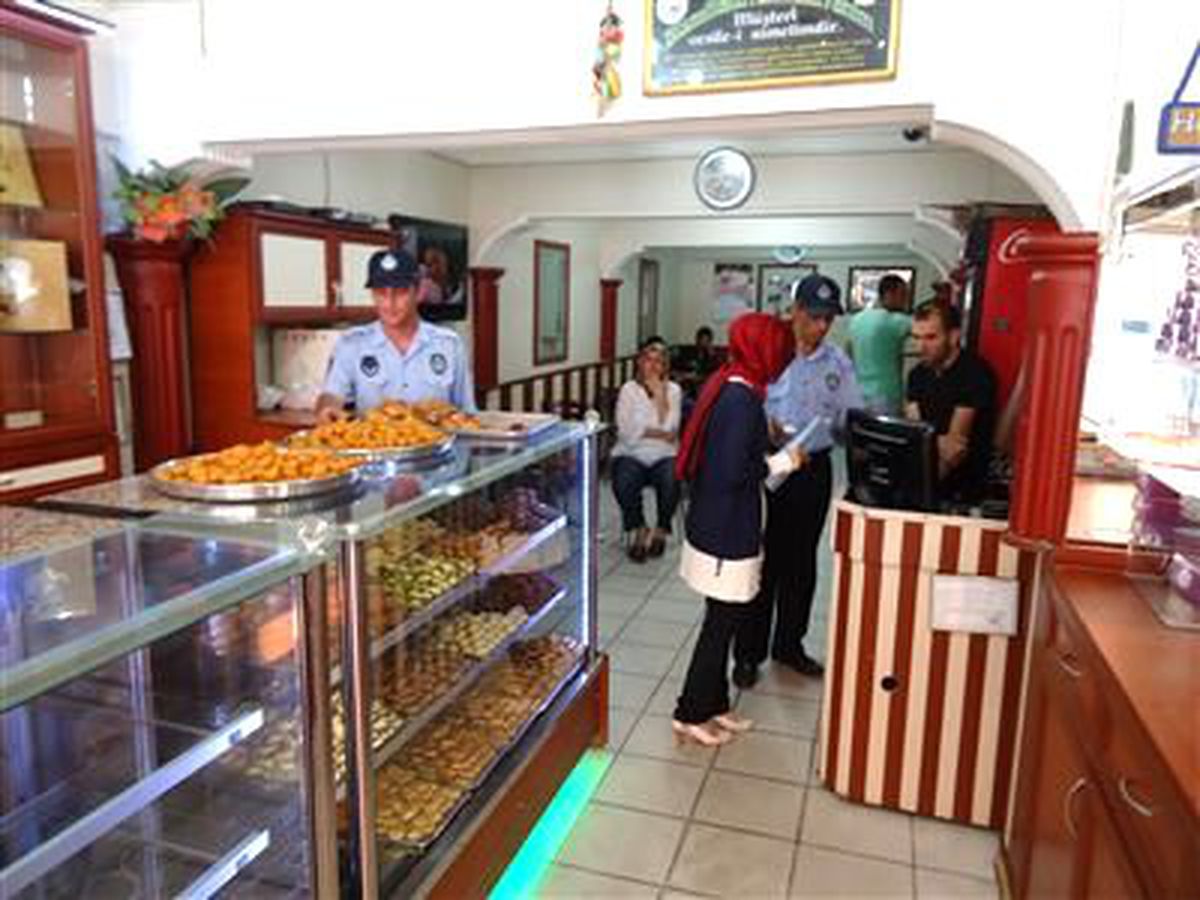 Soma\'da, Zabıtadan Pastahanelere Ramazan Denetimi