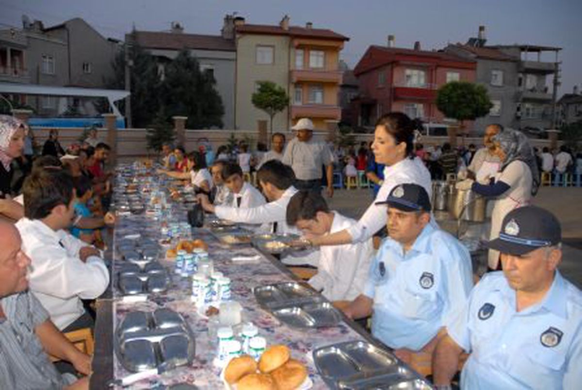 Son İftar Sofrası Hürriyet Mahallesi\'ne Kuruldu