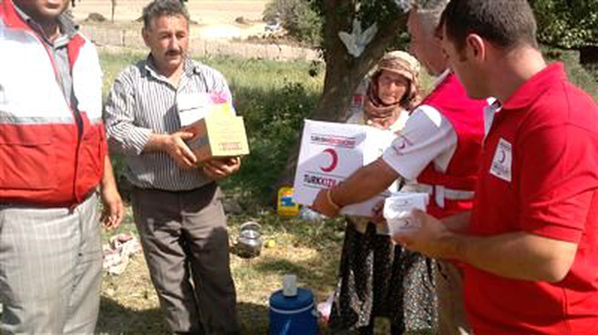 Türk Kızılayı\'ndan İran\'a Yardım Eli