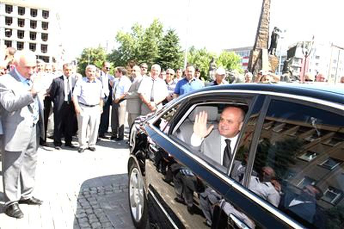 Vali Çakacak Uşak\'a Veda Etti