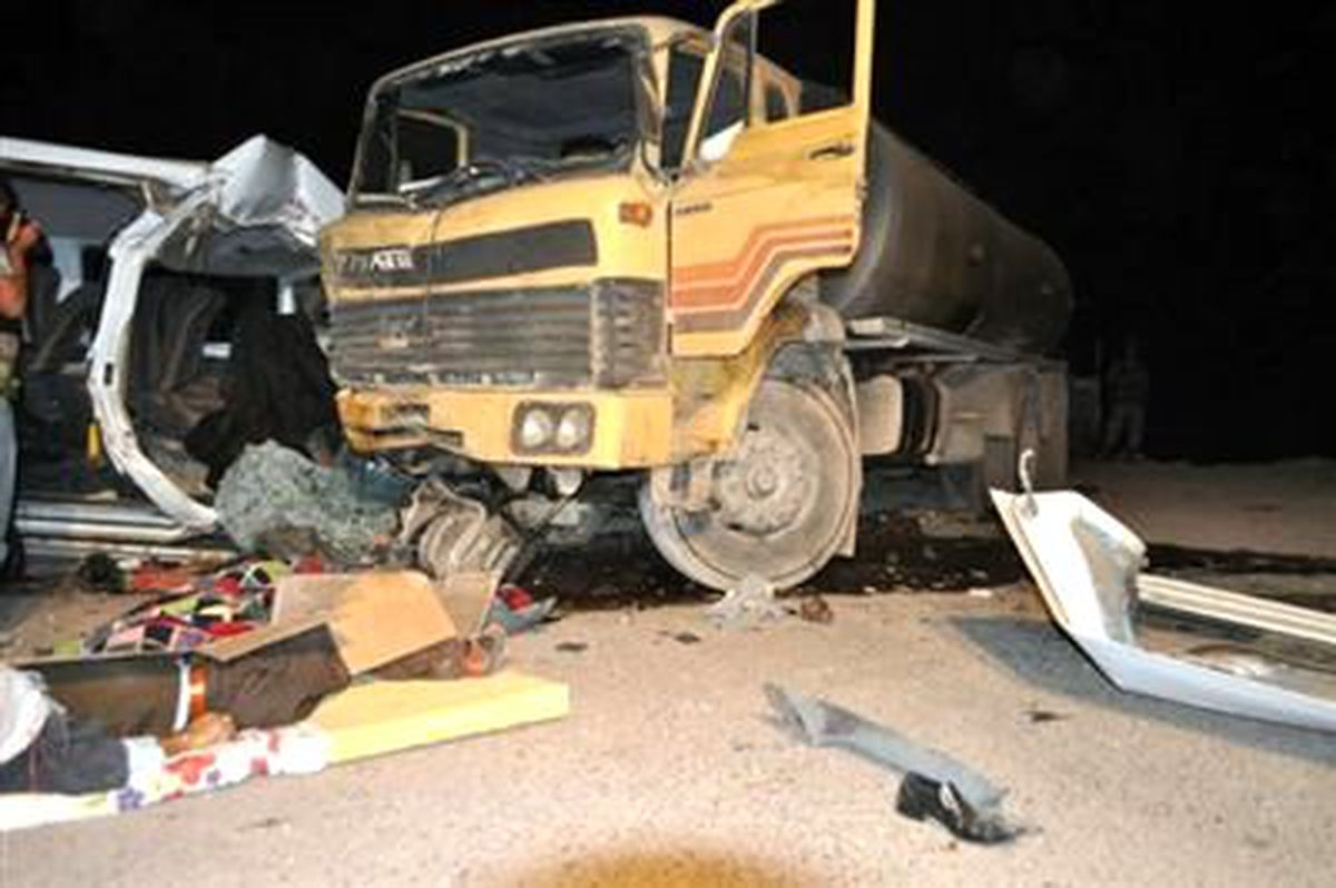 Van\'da Trafik Kazası: 2 Ölü, 6 Yaralı