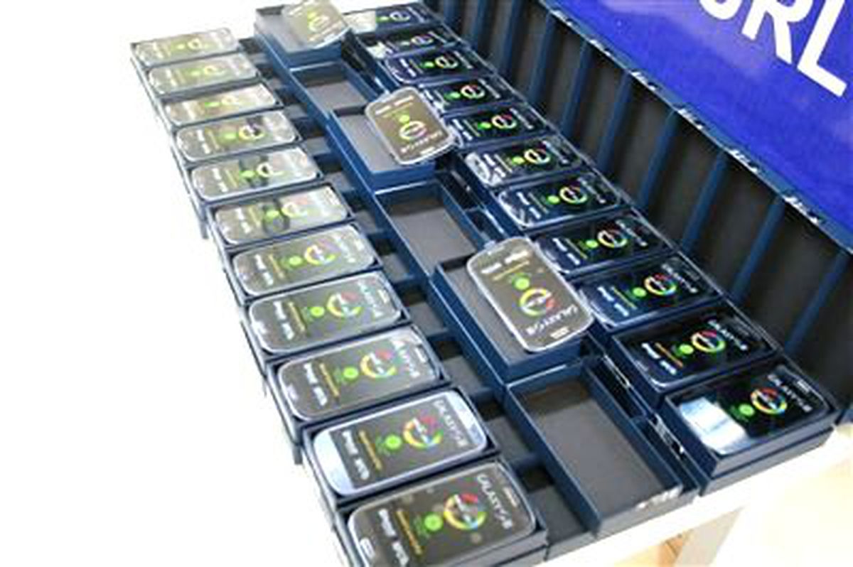 Yolcu Otobüsünde 25 Adet Cep Telefonu Elegeçirildi
