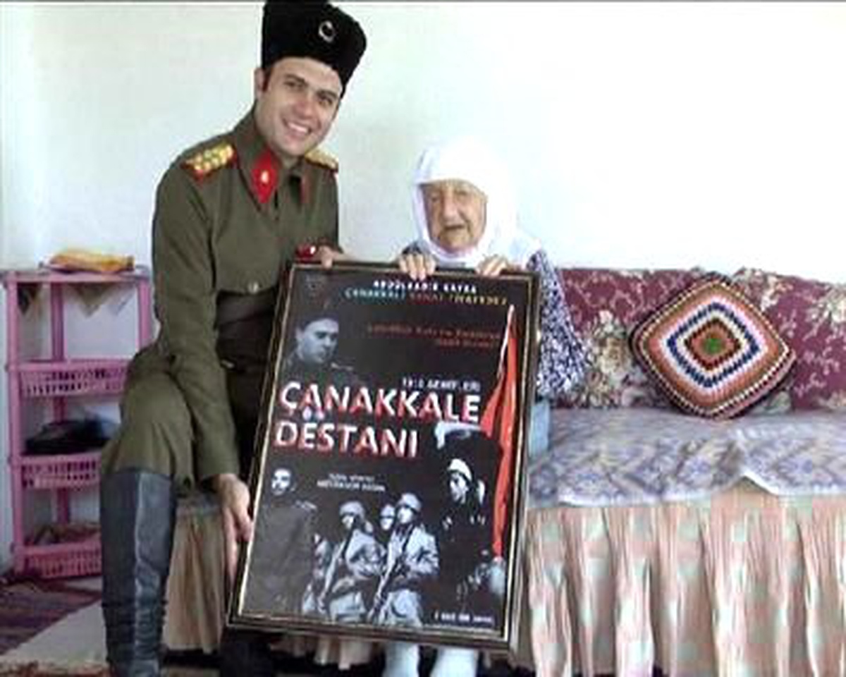 103 Yaşındaki Fatma Hızal\'ın Atatürk Hayali Gerçekleşti