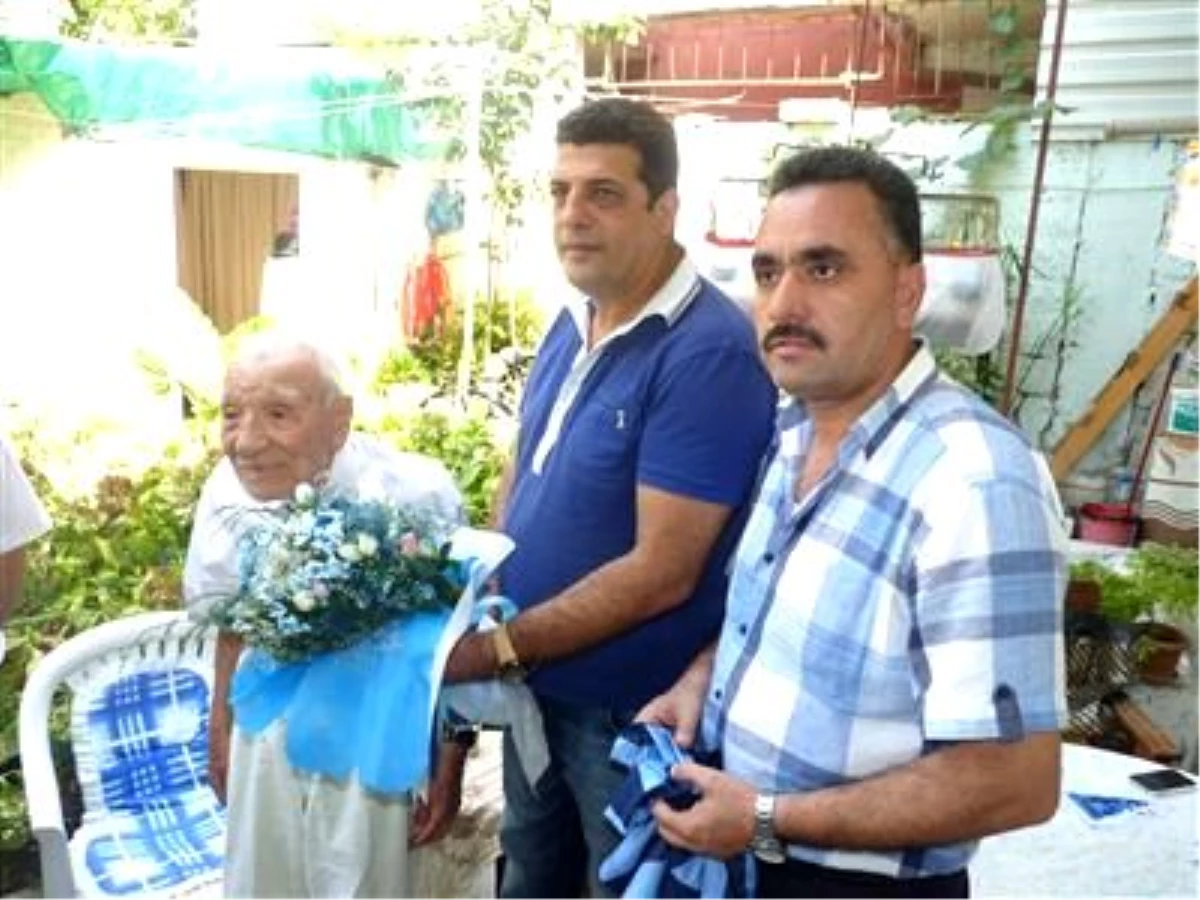 Adana Demirspor\'dan 96 Yaşındaki Taraftara Kombine Bilet