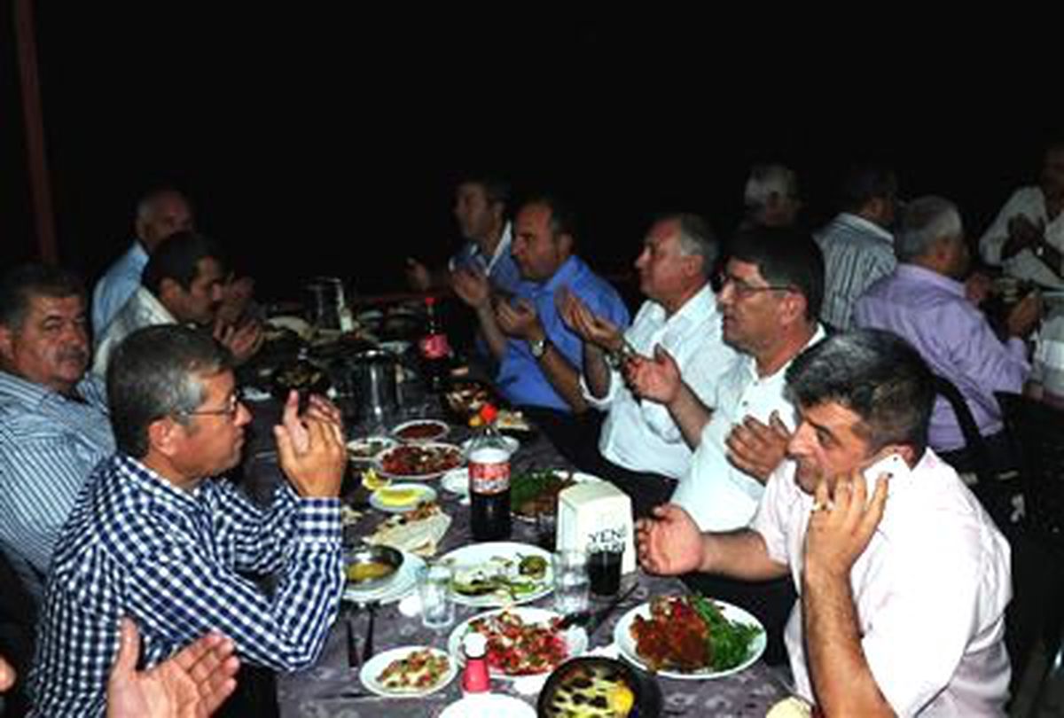 Aesob İftar Yemekleri İlçelerde de Devam Etti