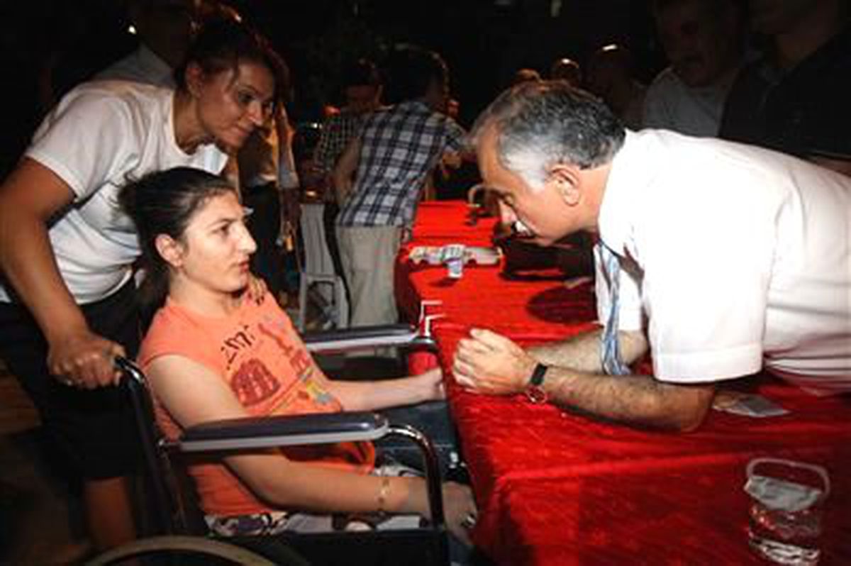 Bayraklı Belediye Başkanı Hasan Karabağ, Engelli Vatandaşlarla Buluştu
