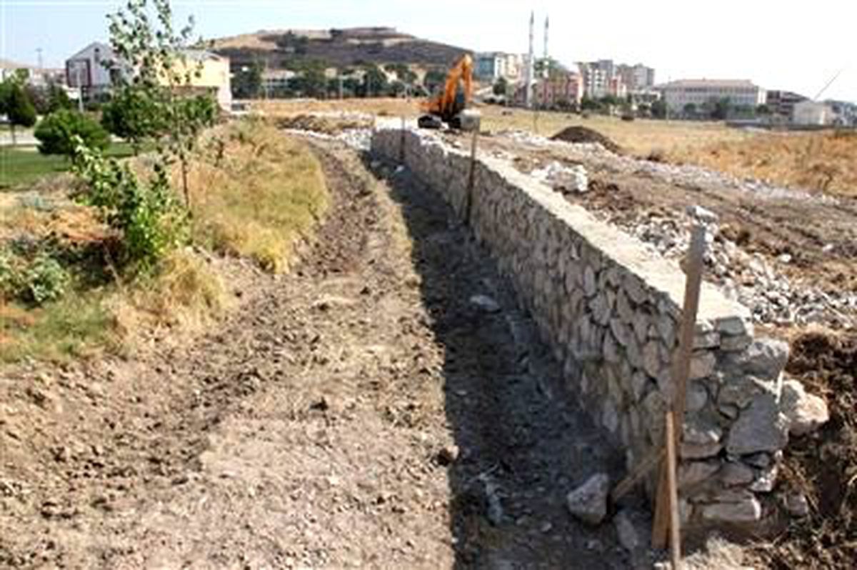 Bergama\'daki Dereler Islah Ediliyor