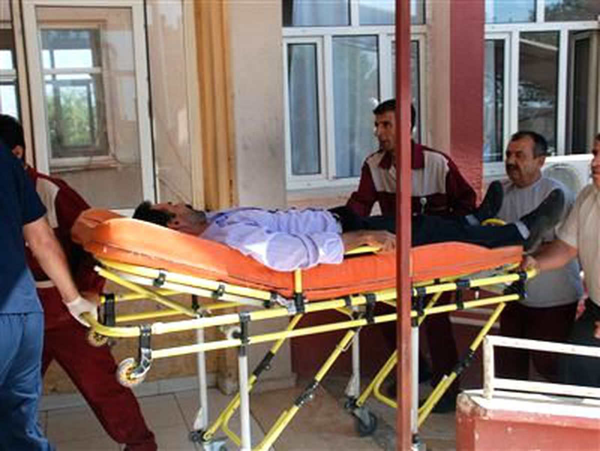 Besni\'de Trafik Kazası: 3 Yaralı