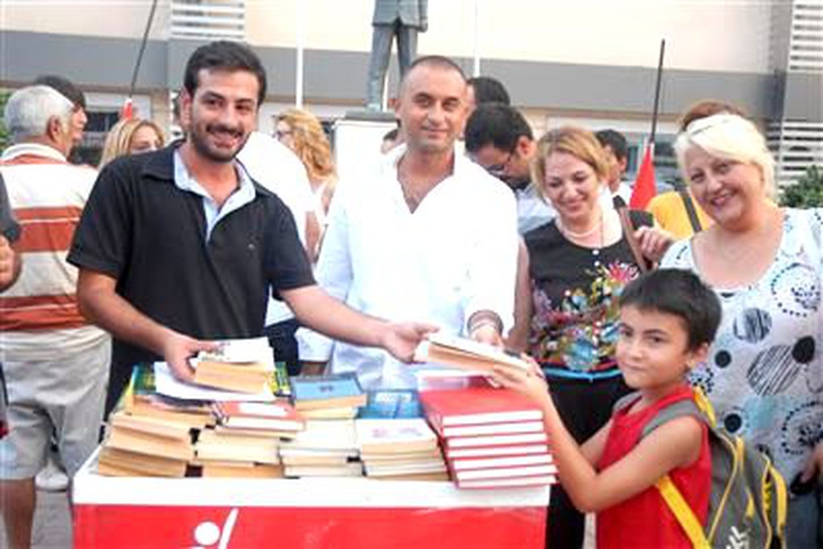 \'Bir Kitap da Sen Gönder\' Kampanyası