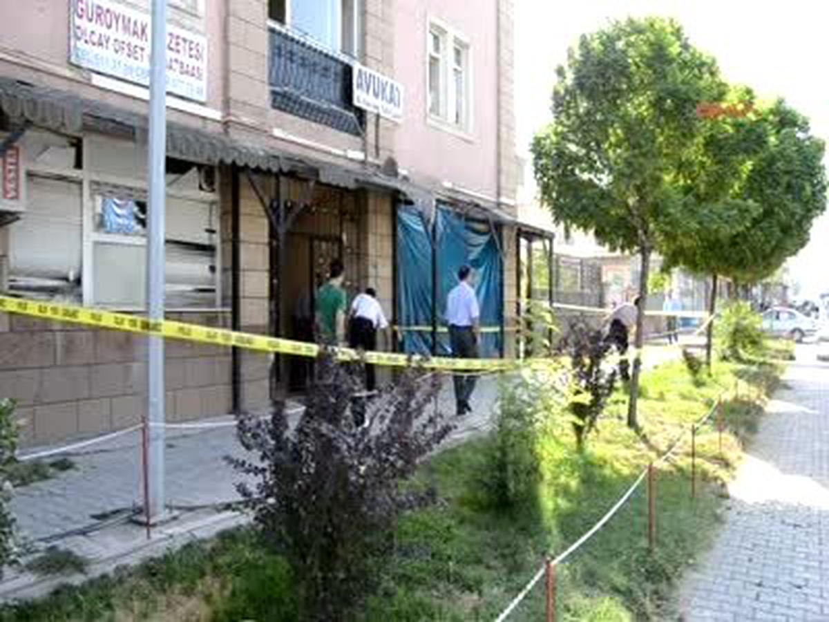 Bitlisekgüroymak Hükümet Konağına Roketli Saldırı 1 Polis Yaralı Dha Yurt.