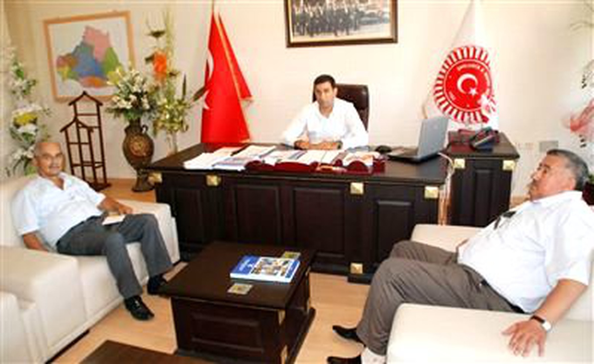 CHP Milletvekili Nurettin Demir, Şanlıurfa İl Genel Meclisi\'ni Ziyaret Etti