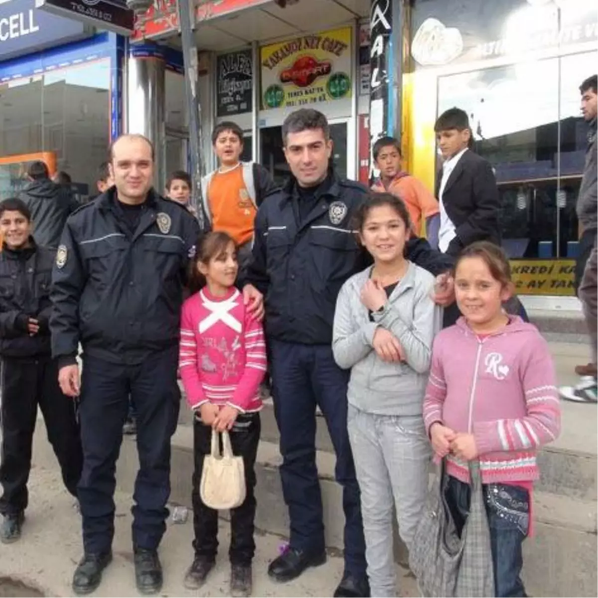 Çocukların Bayram Harçlığı Polisten