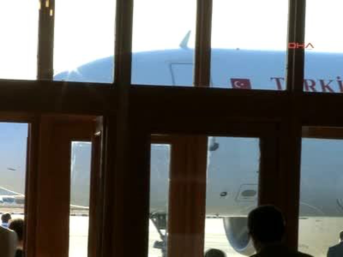 Cumhurbaşkanı Gül ve Dışişleri Bakanı Davutoğlu İstanbul\'a Geldi
