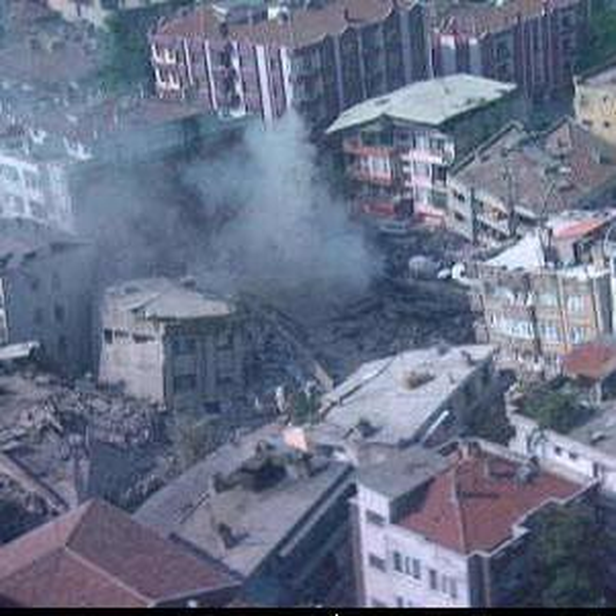 "Deprem Gerçeği de Çözümsüzlük de Sürüyor"