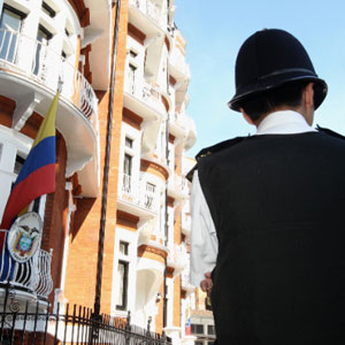Ekvador\'dan Assange\'a Sığınma Hakkı
