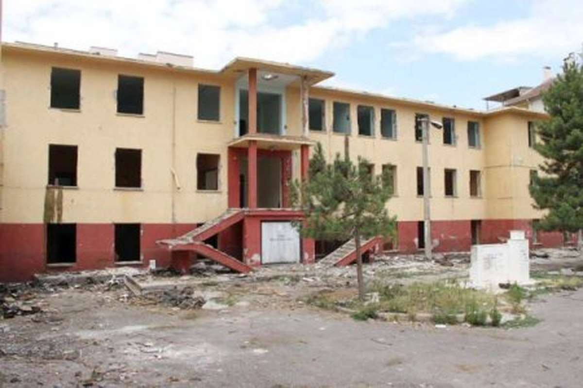 Erkek Çocuk Yetiştirme Yurt Binasının Yıkımına Başlandı