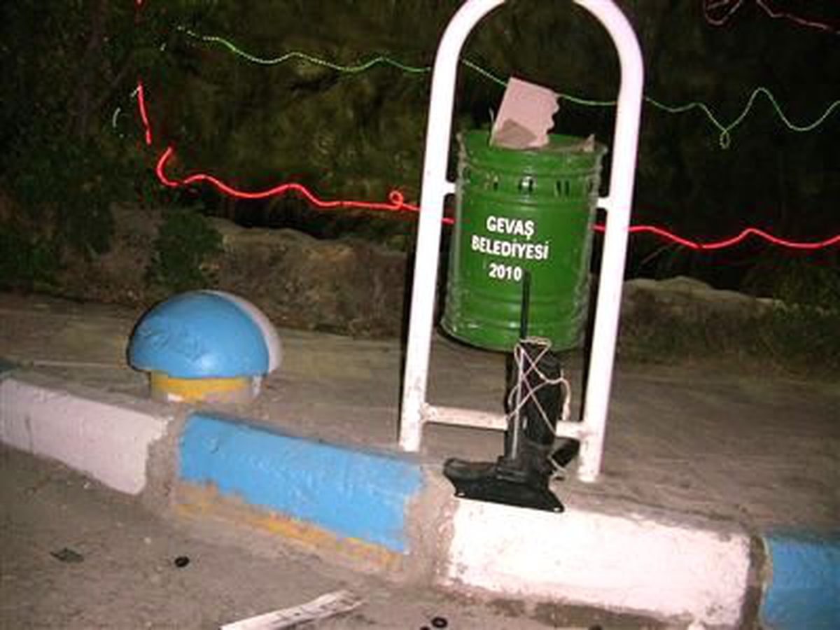 Gevaş\'ta Bomba Paniği