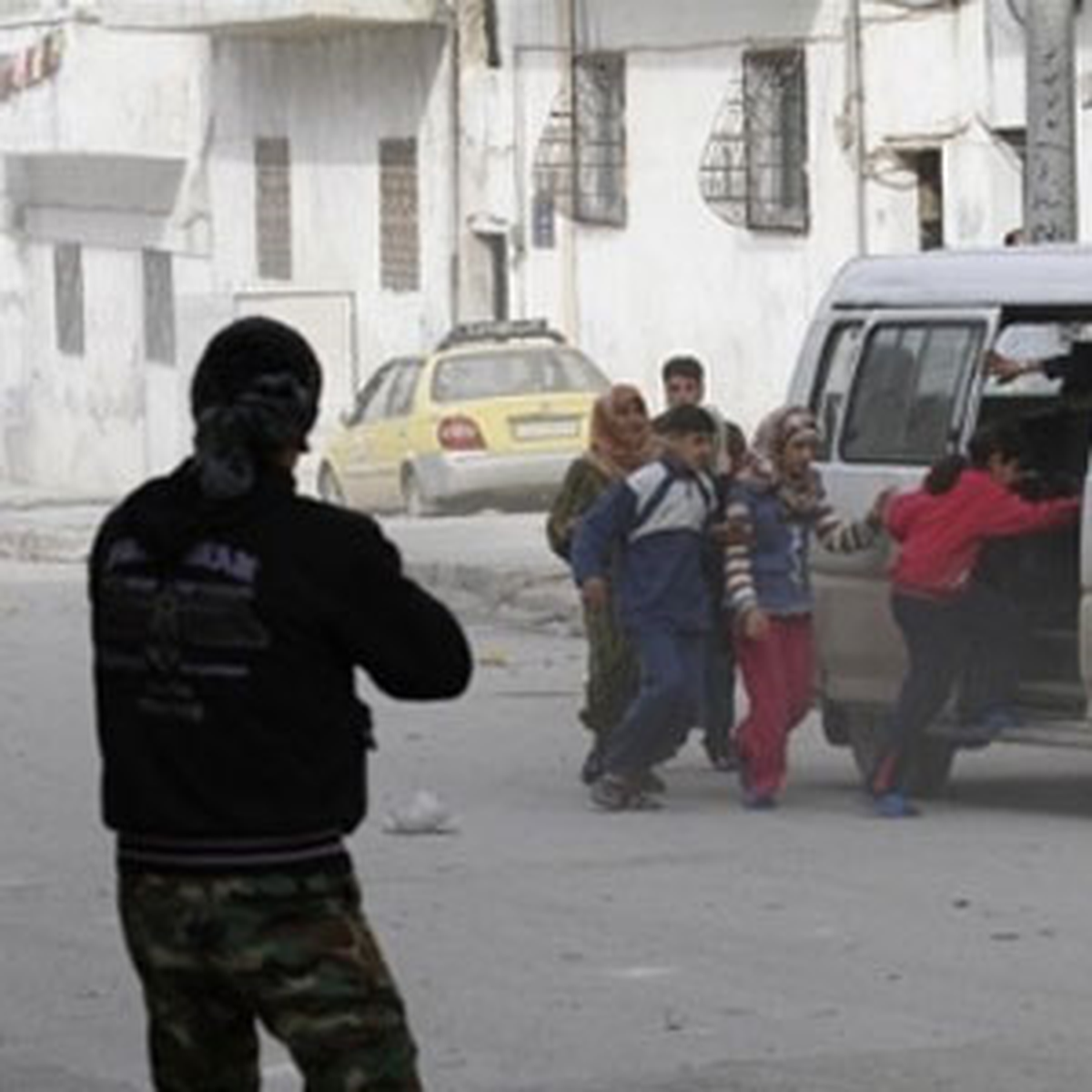 Halep'te Ekmek Kuyruğunda Bekleyen Halka Yönelik Düzenlenen Saldırıda 25 Kişi Öldü, 27 Kişi...