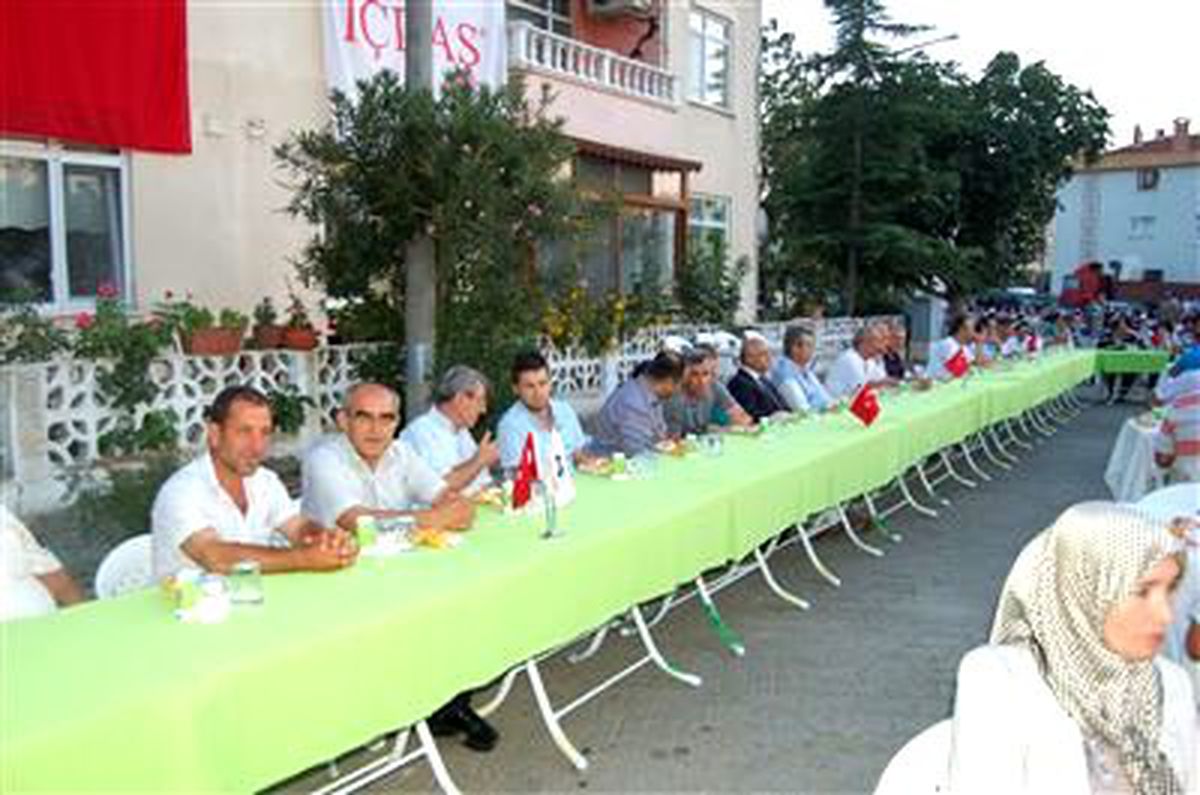 İçdaş Lapseki\'de İftar Verdi