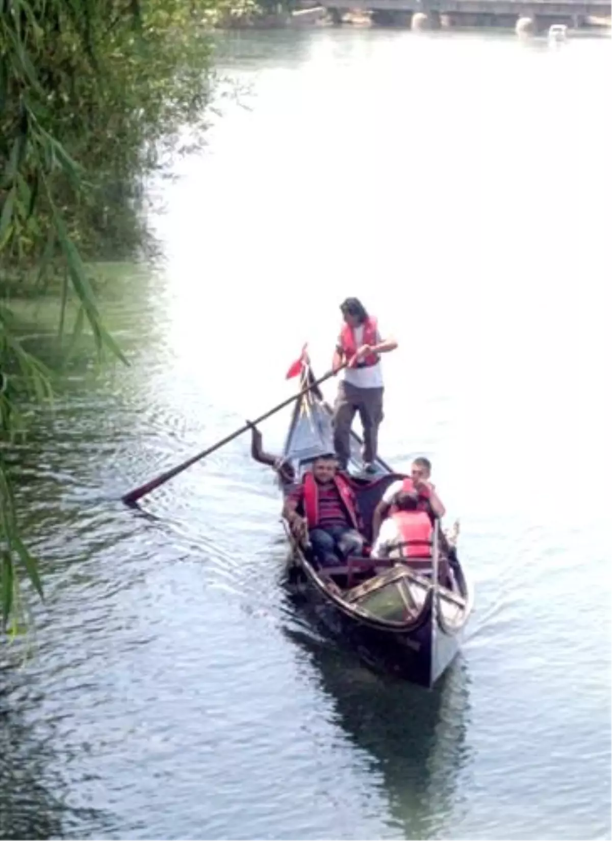Kapadokya\'dan Geçen Kızılırmak\'ta Gondol Keyfi