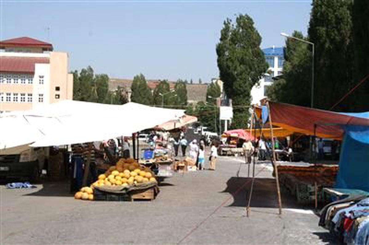 Kars'ta Bayram Pazarı Kuruldu