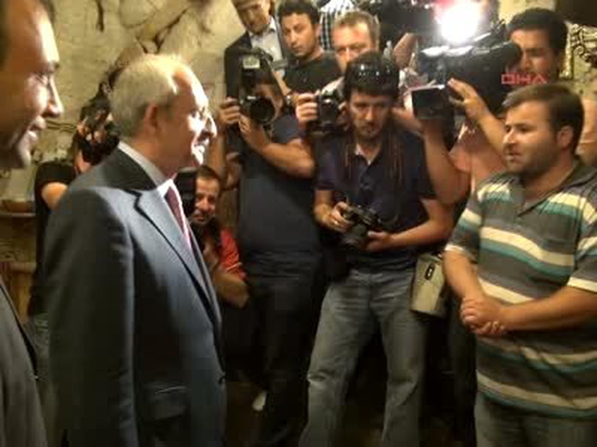 Kılıçdaroğlu Çömlekçide Vazo Yapımını İzledi