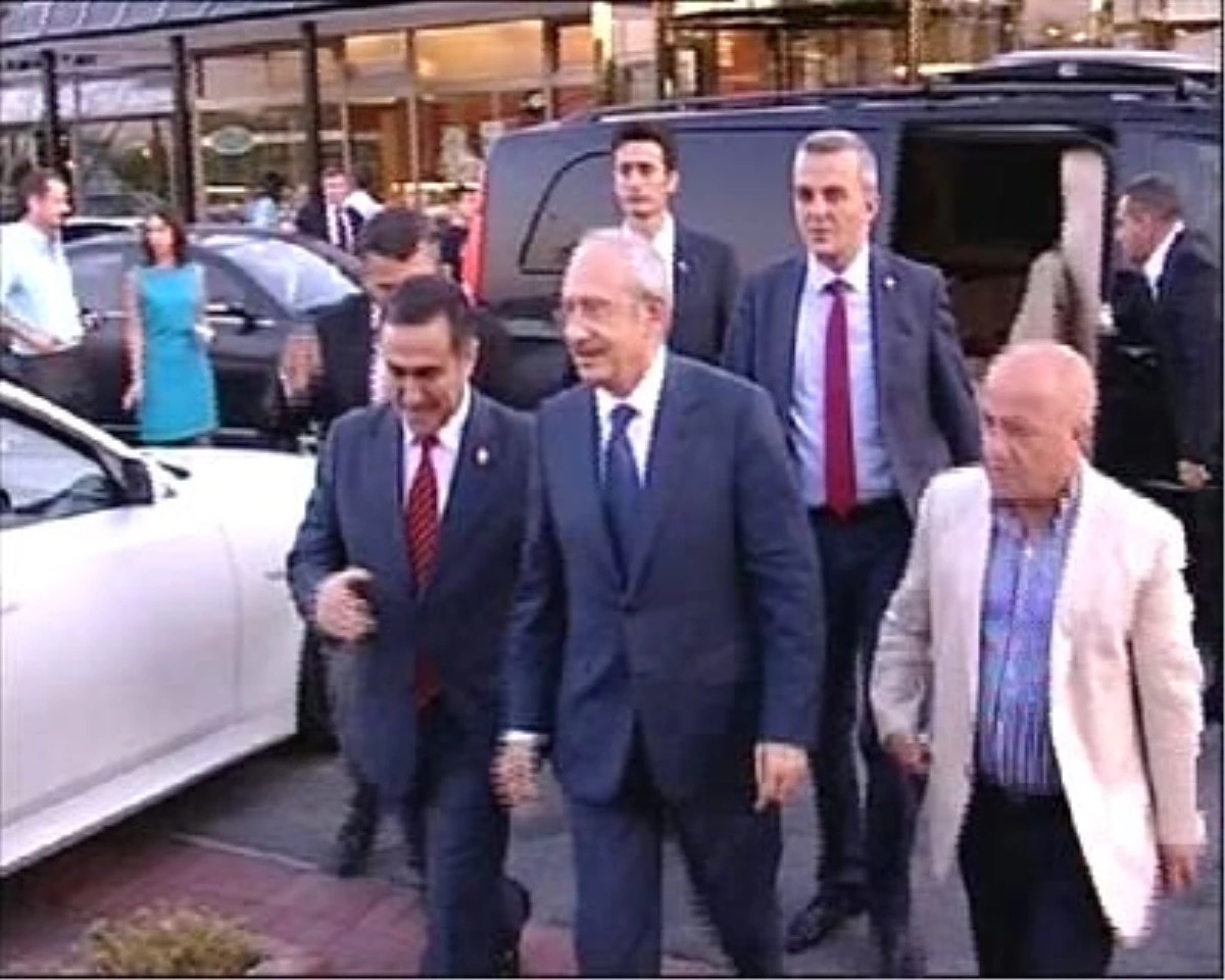 Kılıçdaroğlu\'ndan Din Adamları ve Köşe Yazarlarına İftar