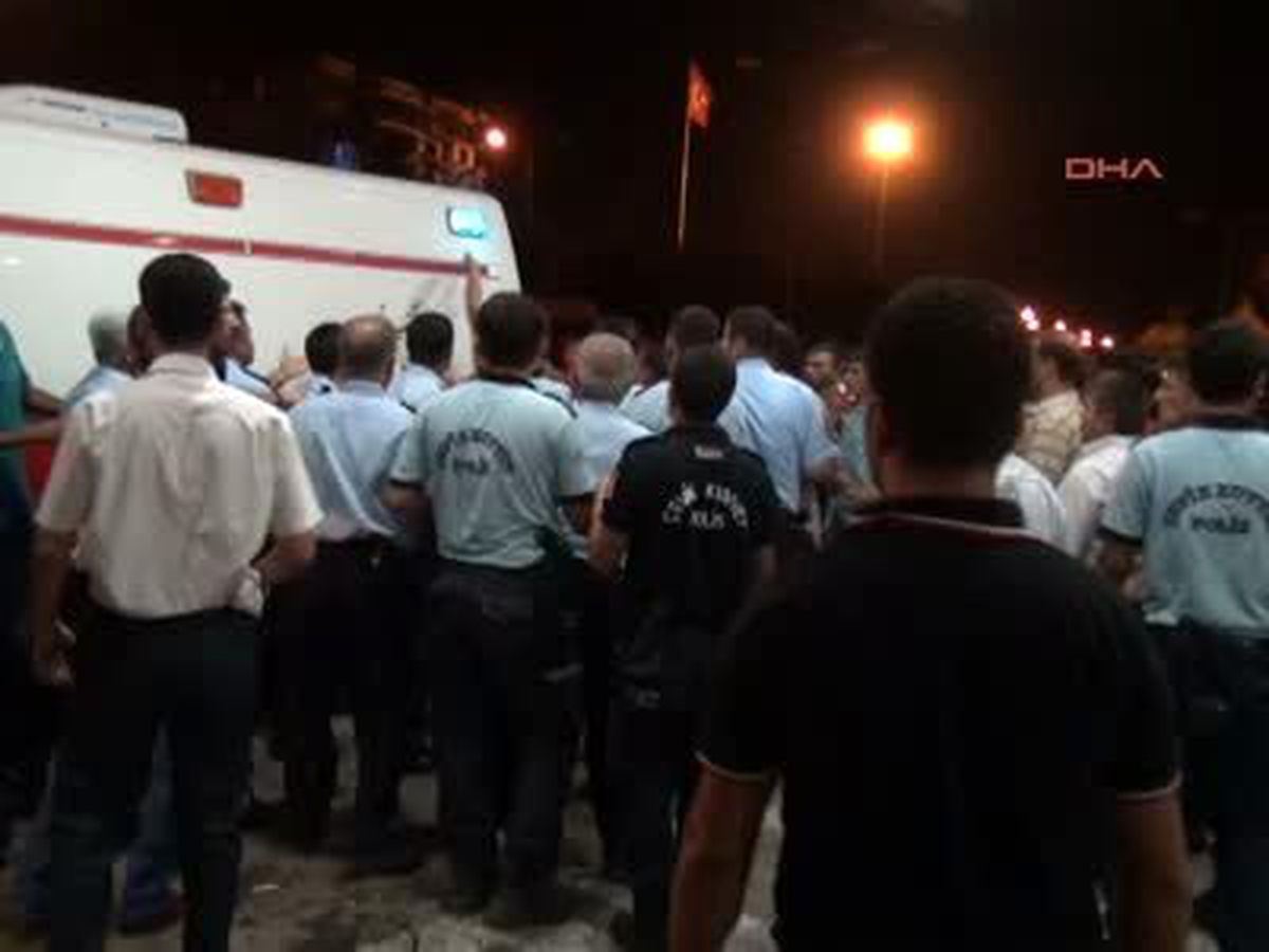 Suriyeli Yaralıları Taşıyan Ambulansa Saldırdılar