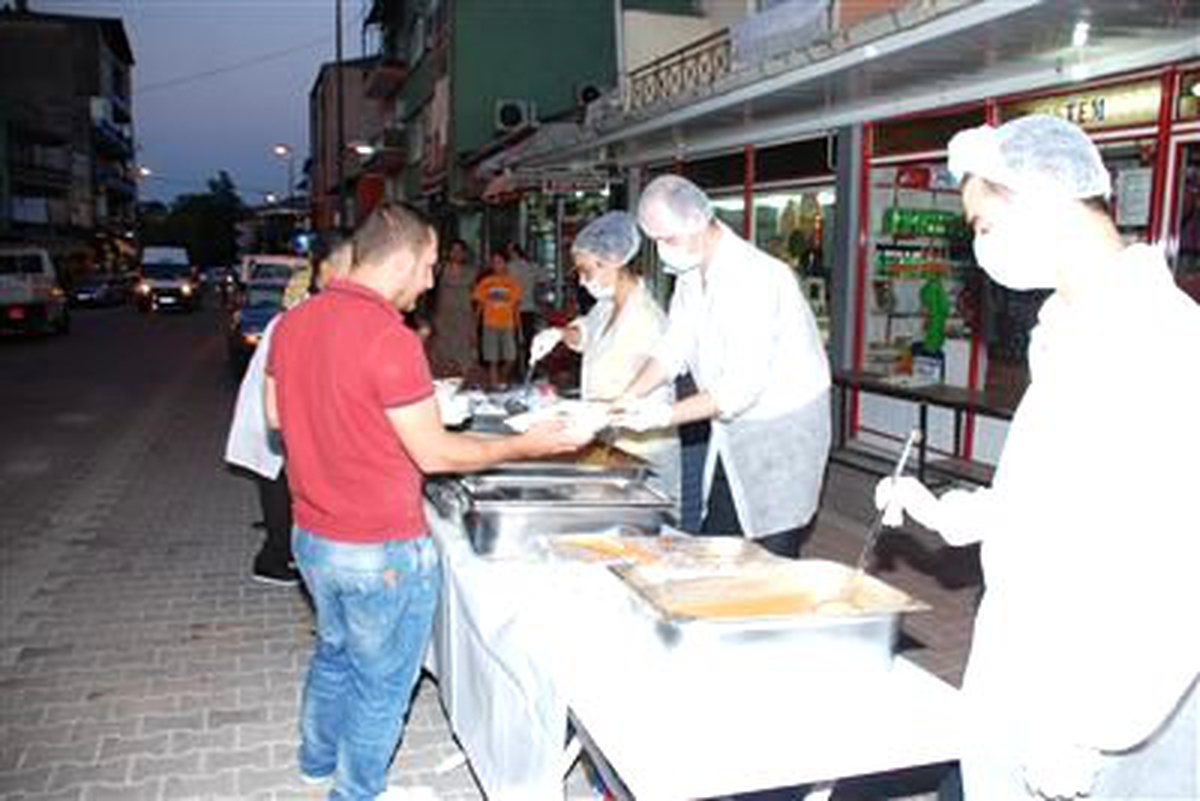 Mahalle İftarlarına Vatandaşlardan Yoğun İlgi