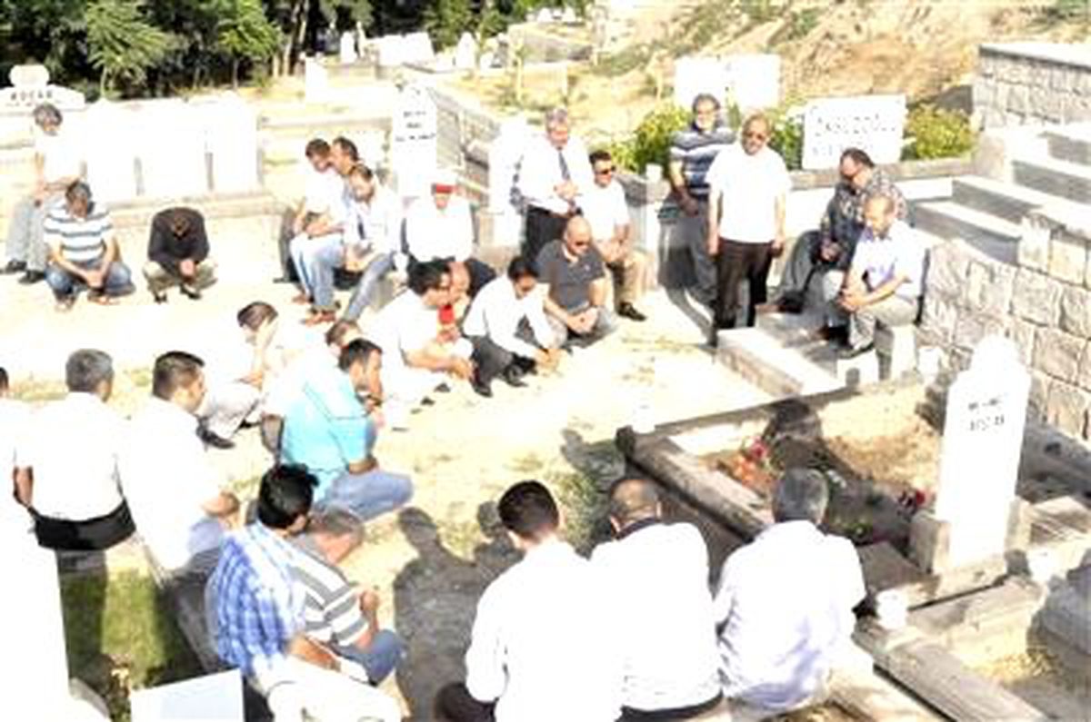 Merhum Mehmet Aslan Mezarı Başında Anıldı