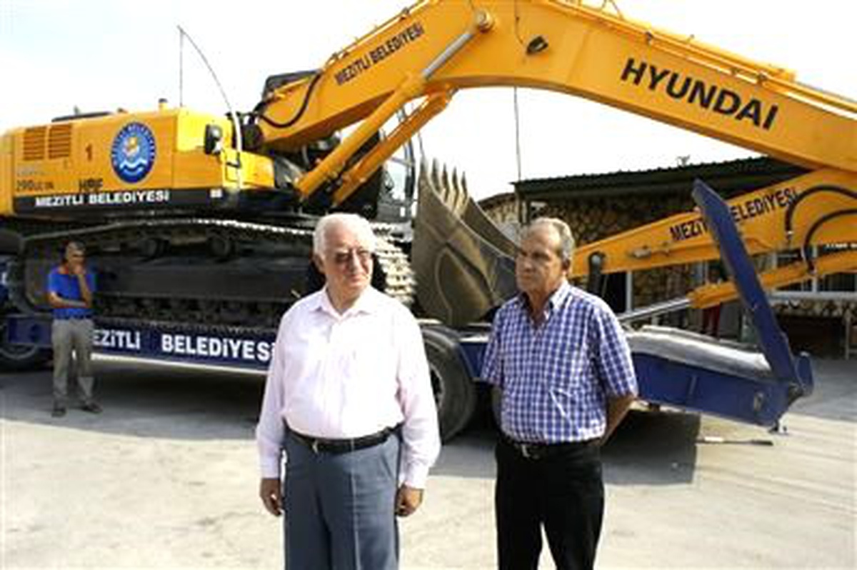 Mezitli Belediyesi\'ne Üç Yeni İş Makinesi Alındı