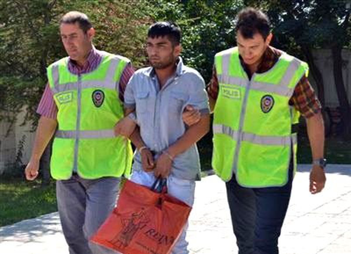 Minibüse Yolcu Gibi Binen Polis, 2 Yankesiciyi Yakaladı