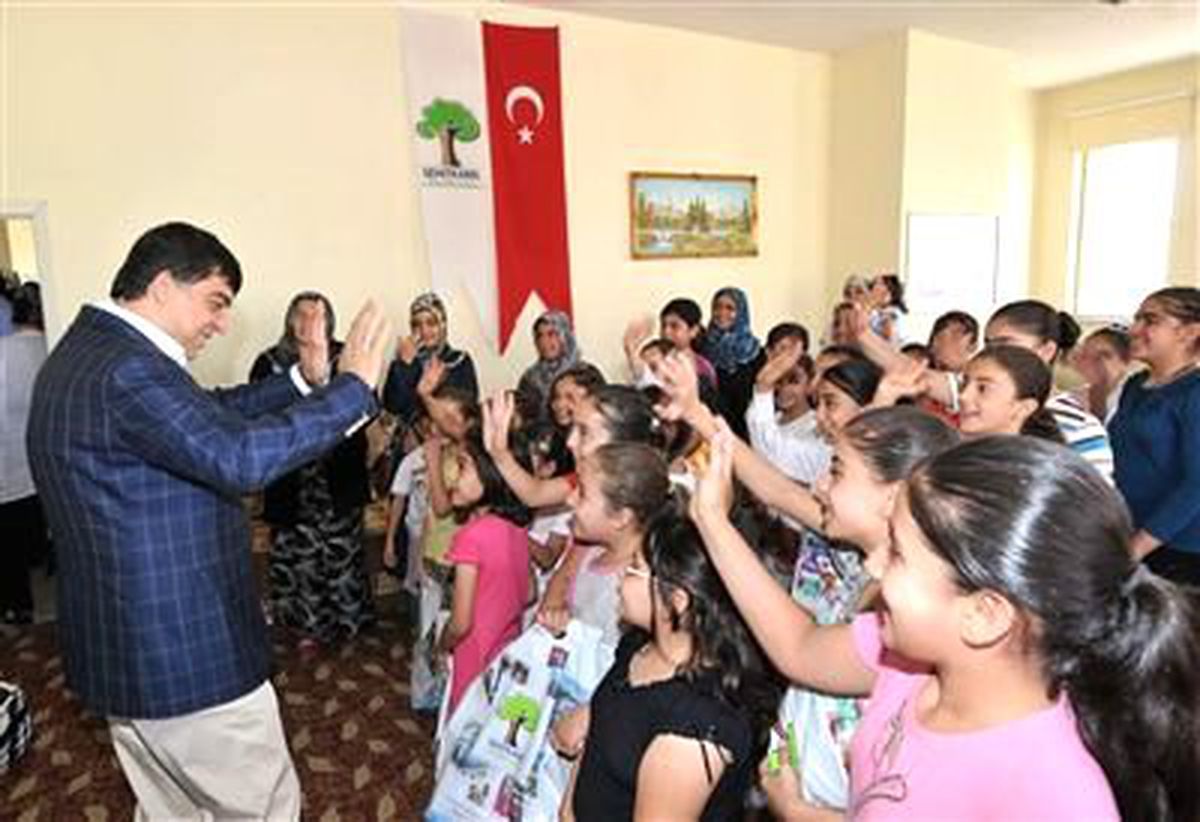 Minik Öğrencilerden Anlamlı Bayram Gösterisi