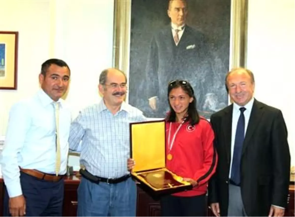 Olimpiyat Gururumuz Gamze\'den Büyükerşen\'e Ziyaret